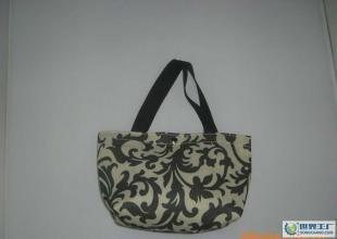 探寻时尚与实用 11花布休闲手拎包的价格与厂家信息