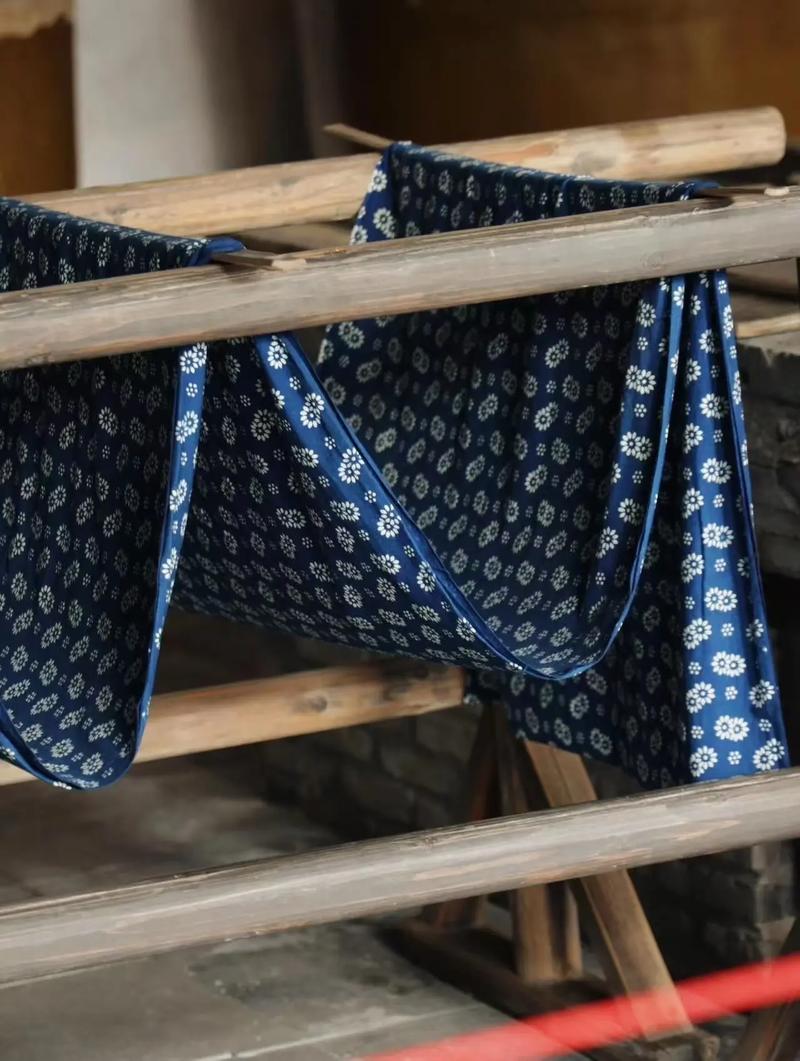 灰缬 蓝印花布，青水青白叠白